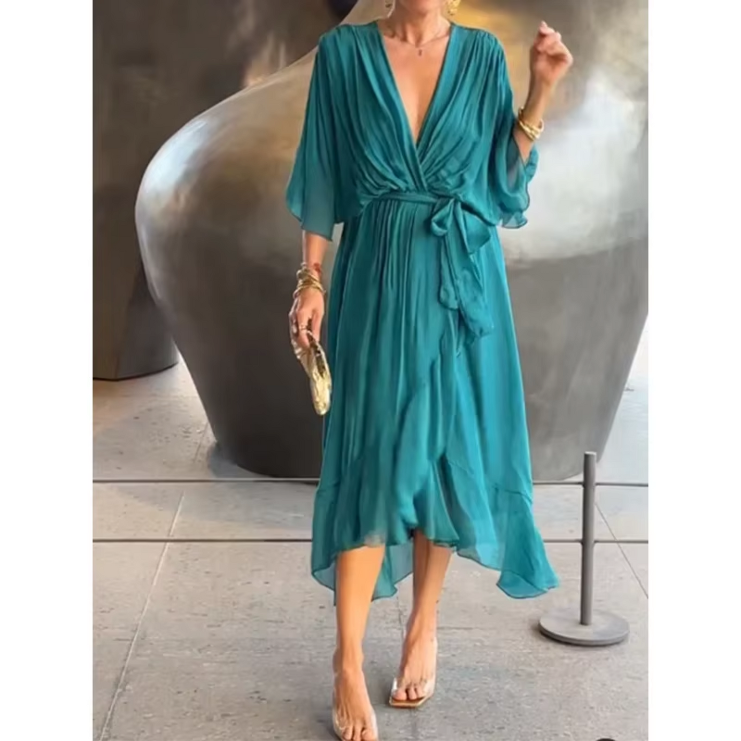 ALBA™ ROBE ASYMÉTRIQUE À MANCHES CHAUVE-SOURIS